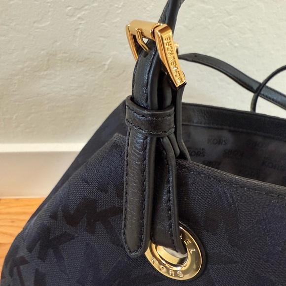 NEW WITH TAGS - Michael Kors Bucket Bag - Picture 5 of 5